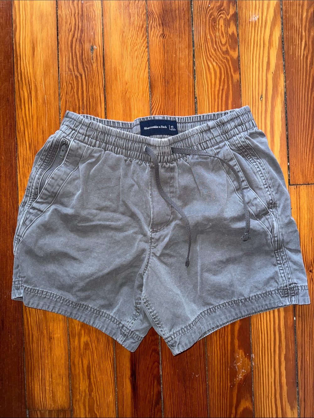 Abercrombie & Fitch Men's Washed Gray Shorts